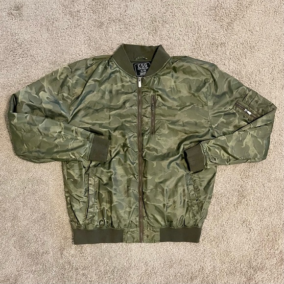 Champs Sports CSG Camo Bomber Jacket used size XL 🟢🟤 - Picture 1 of 2